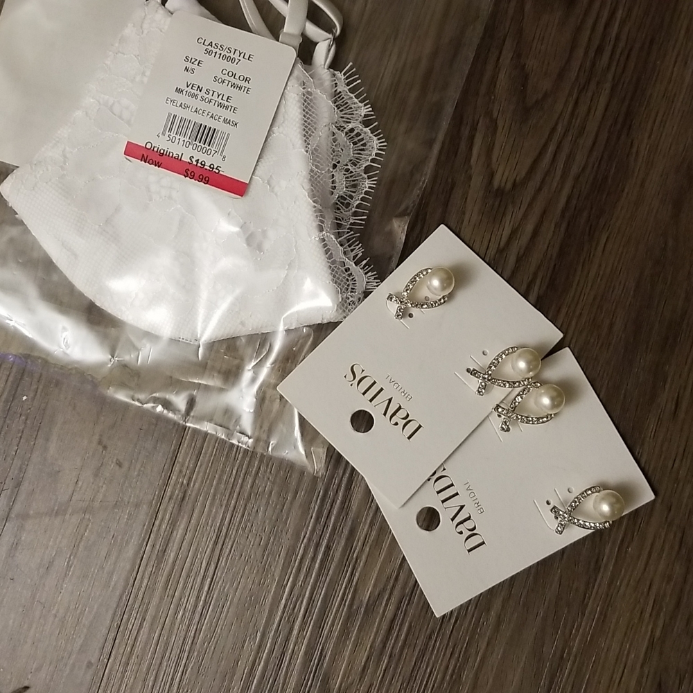 Bridal pearl earrings and lace mask
